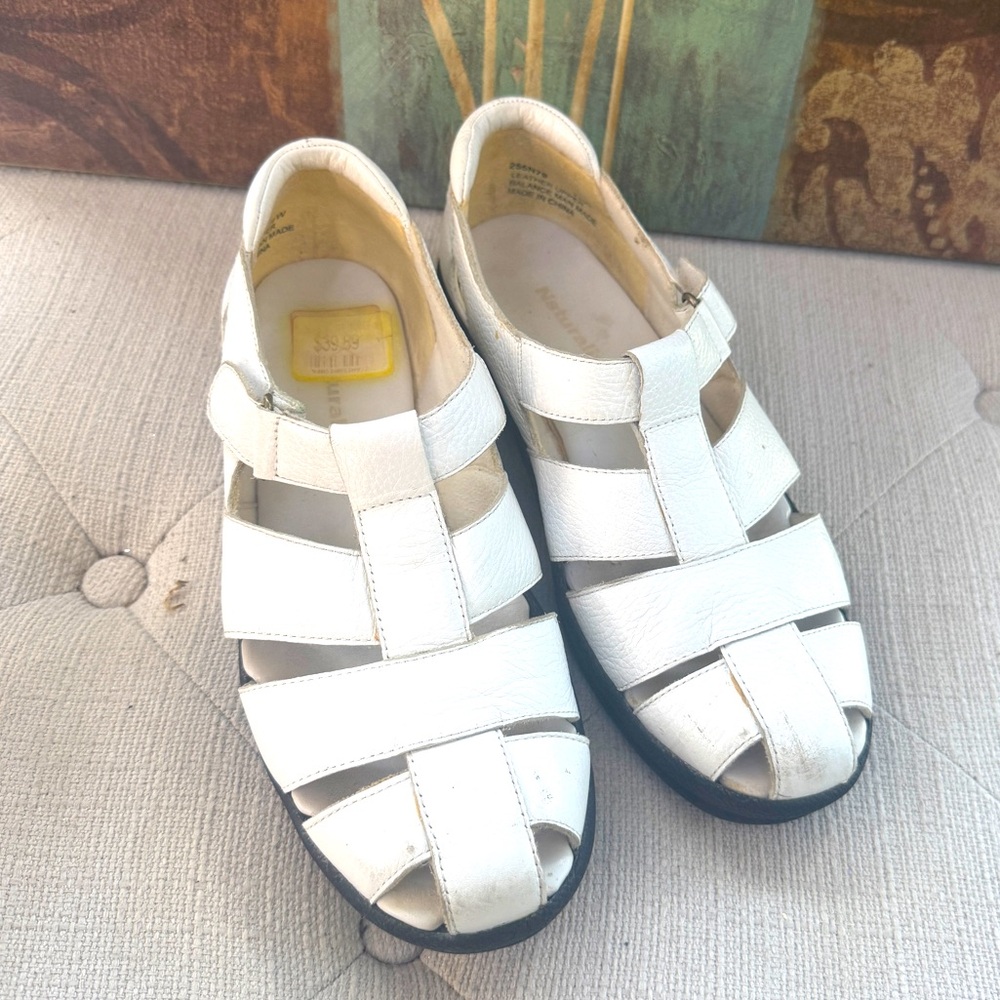 Naturalizer white Ladies Leather Sandals size 8